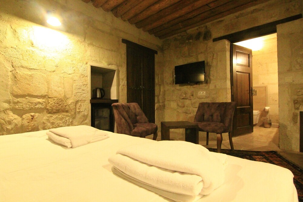 Ургуп: Tafana Cave & Stone Lodge