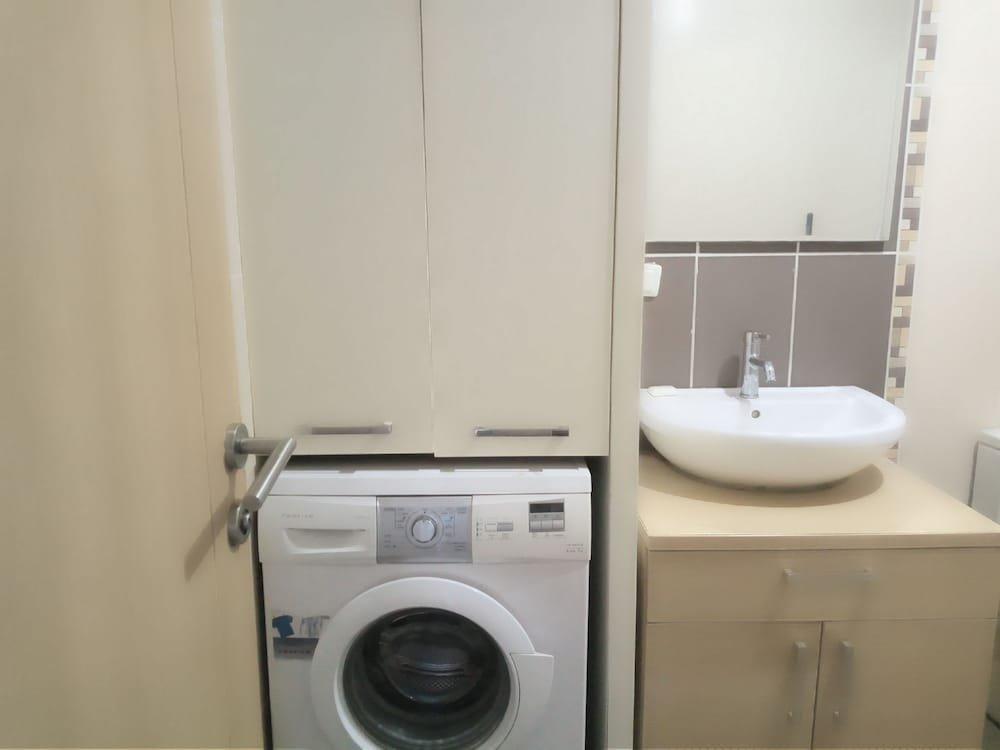 Стамбул: Safe Secure 3 bedroom top floor flat