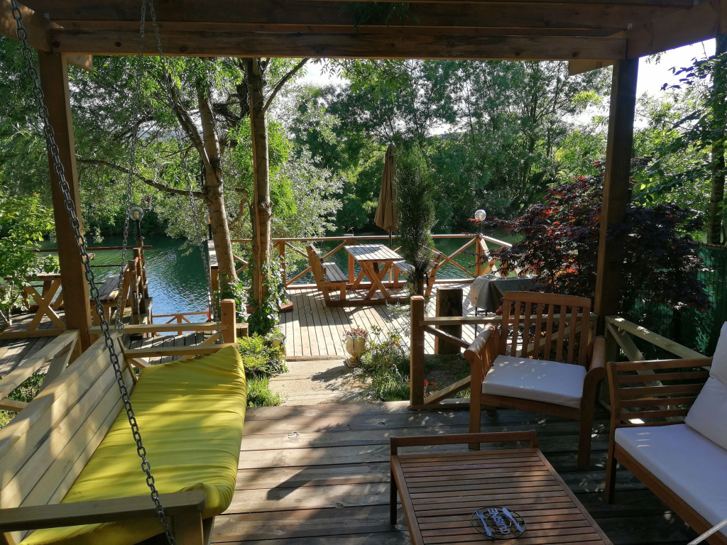 Сайл: Antik River House