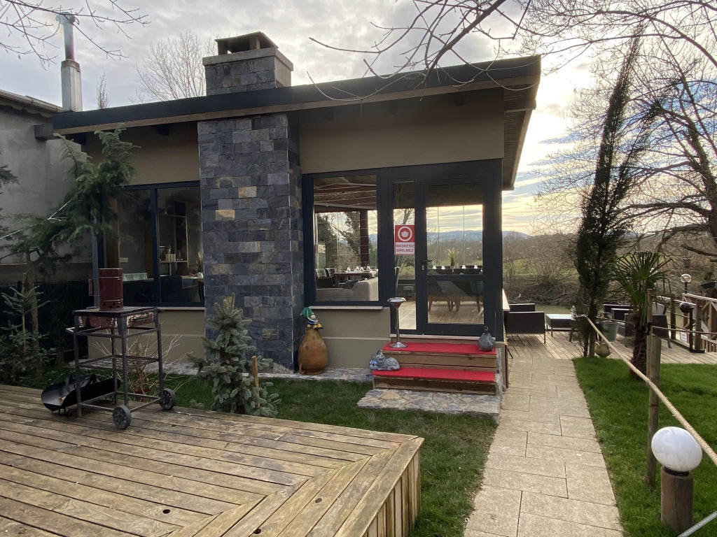 Сайл: Antik River House