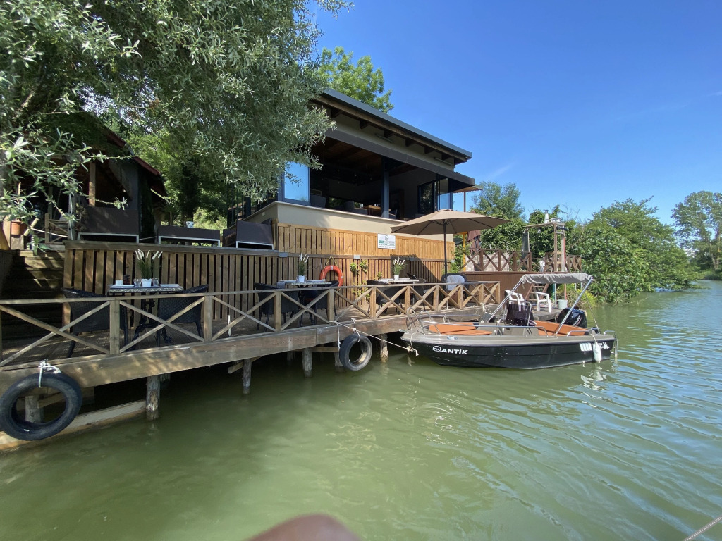 Сайл: Antik River House