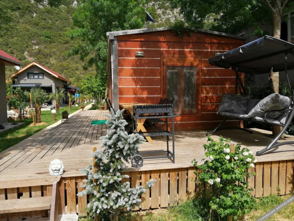 Сайл: Antik River House