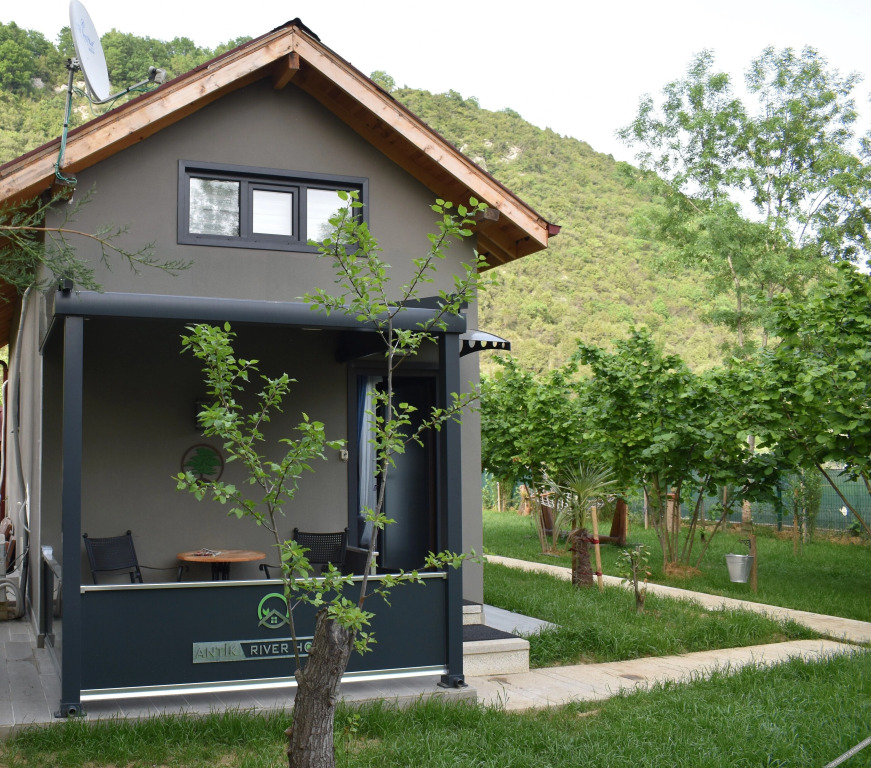 Сайл: Antik River House