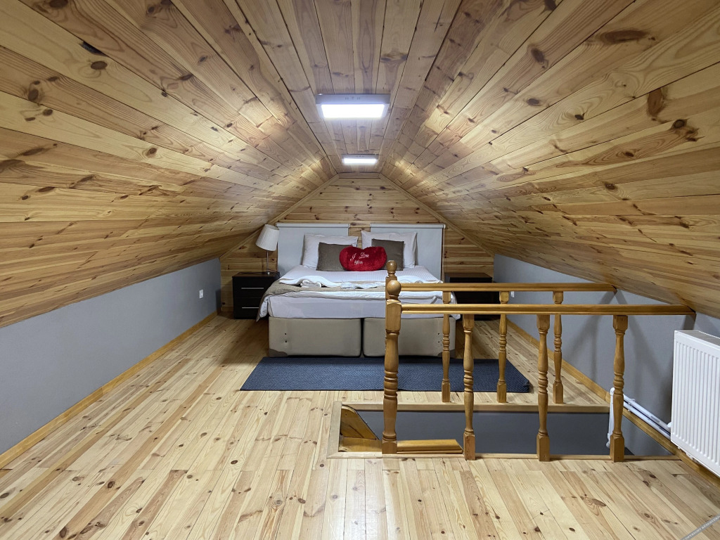 Сайл: Antik River House