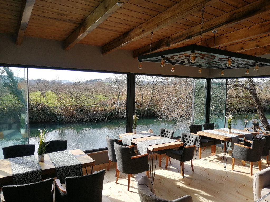 Сайл: Antik River House