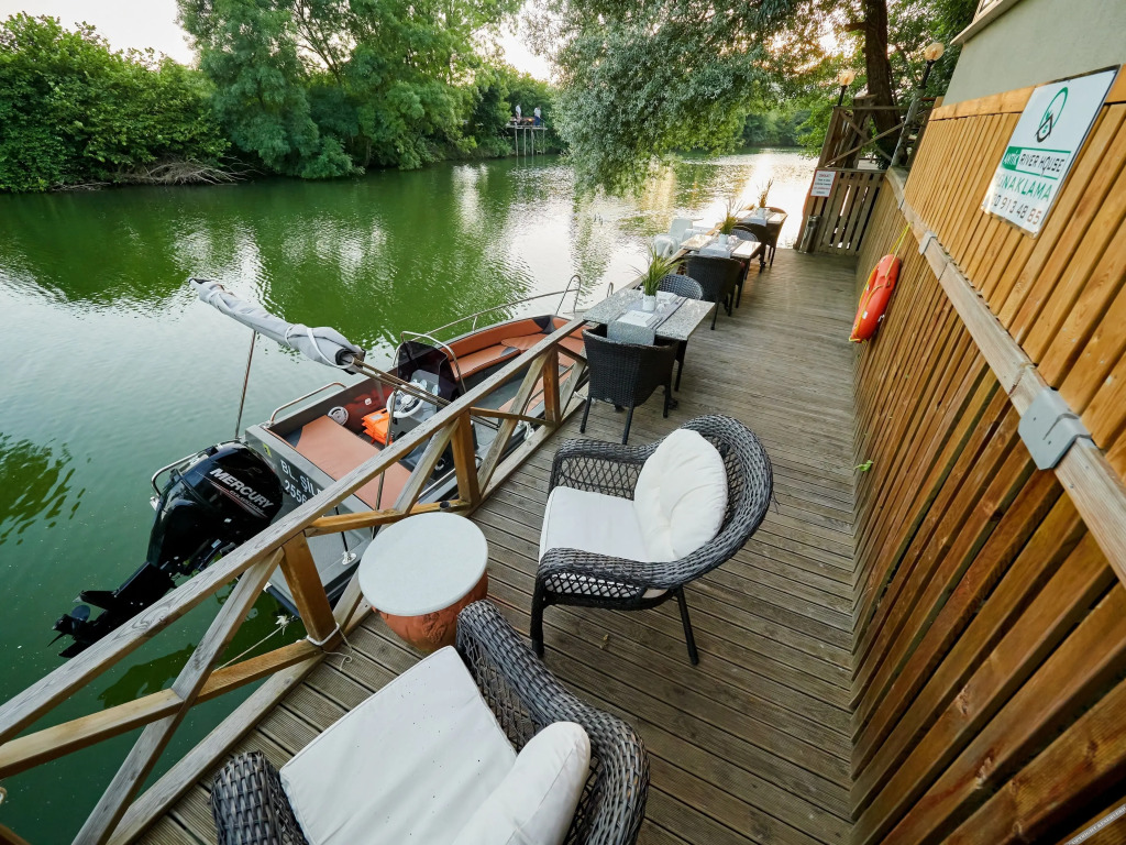Сайл: Antik River House