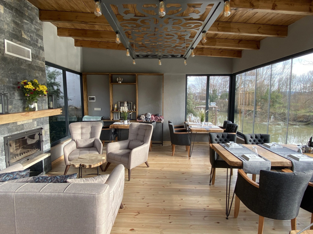 Сайл: Antik River House