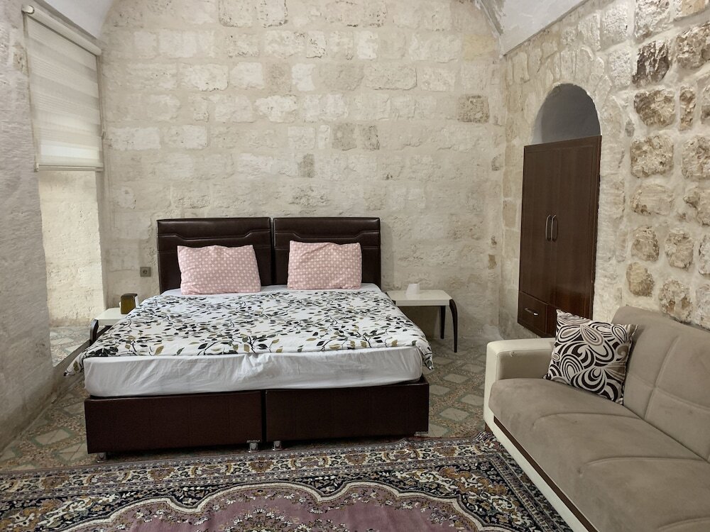 Мидьят: Midyat Beyaz Konak