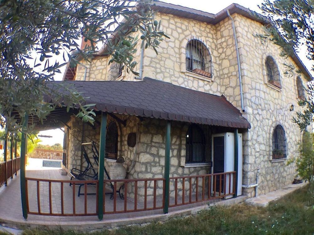 Капикири: Tas Konak