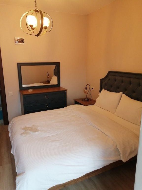 Янык: Papatya Hotel