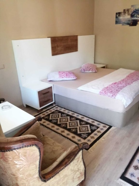 Янык: Papatya Hotel