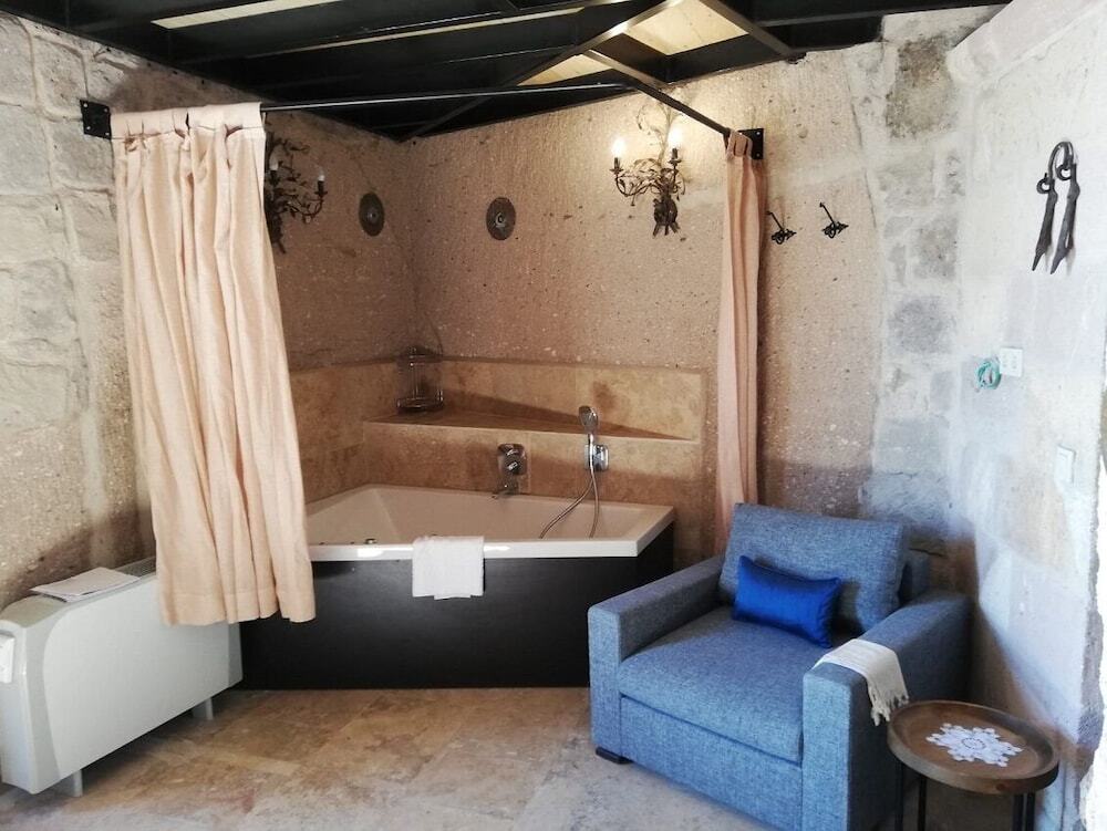 Учисар: Pigeon Hotel