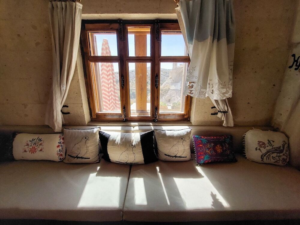 Учисар: Pigeon Hotel
