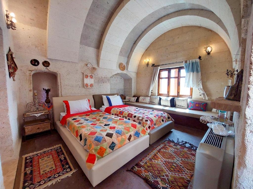 Учисар: Pigeon Hotel