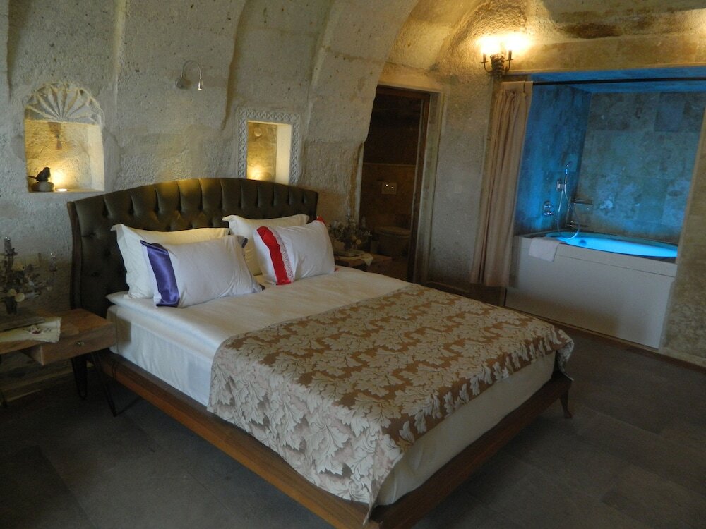 Учисар: Pigeon Hotel