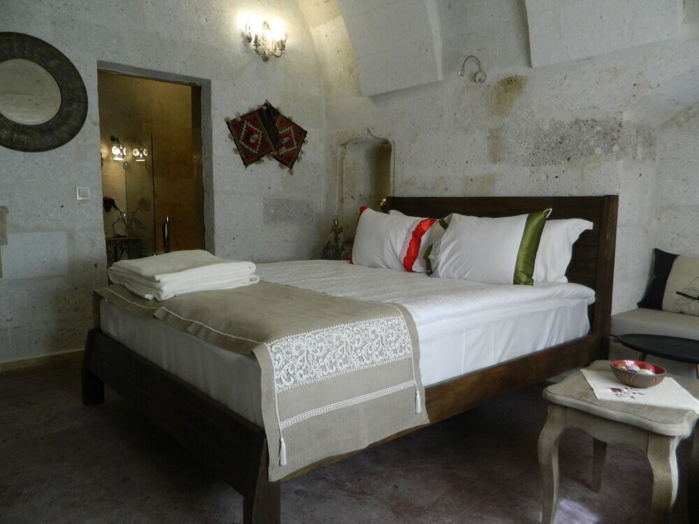 Учисар: Pigeon Hotel