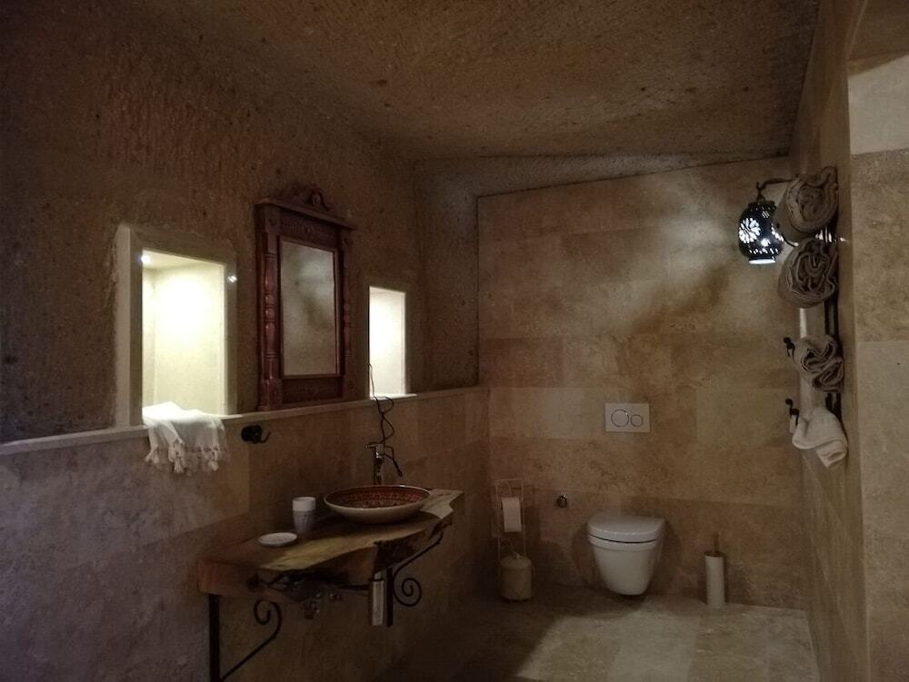 Учисар: Pigeon Hotel