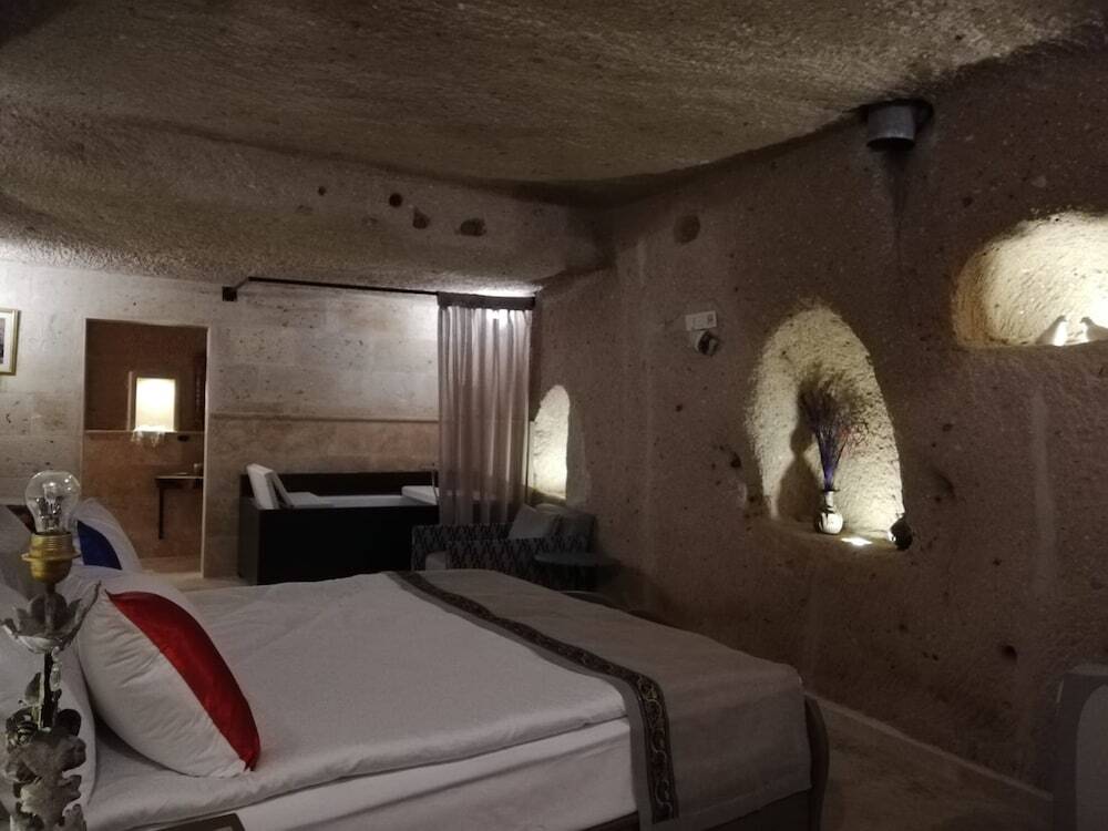 Учисар: Pigeon Hotel
