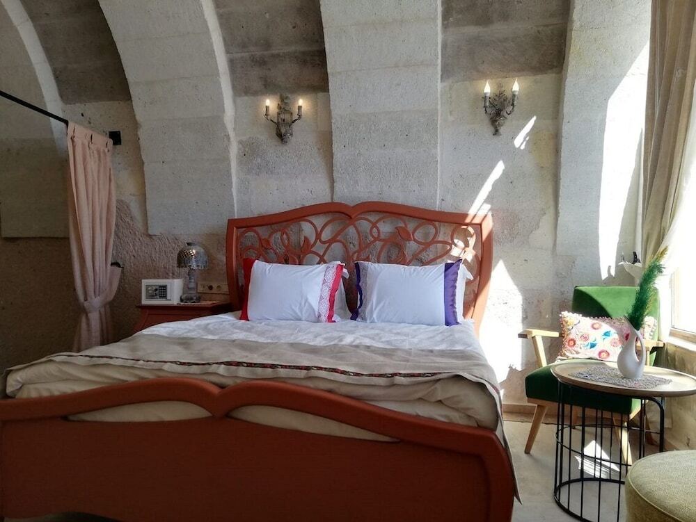 Учисар: Pigeon Hotel