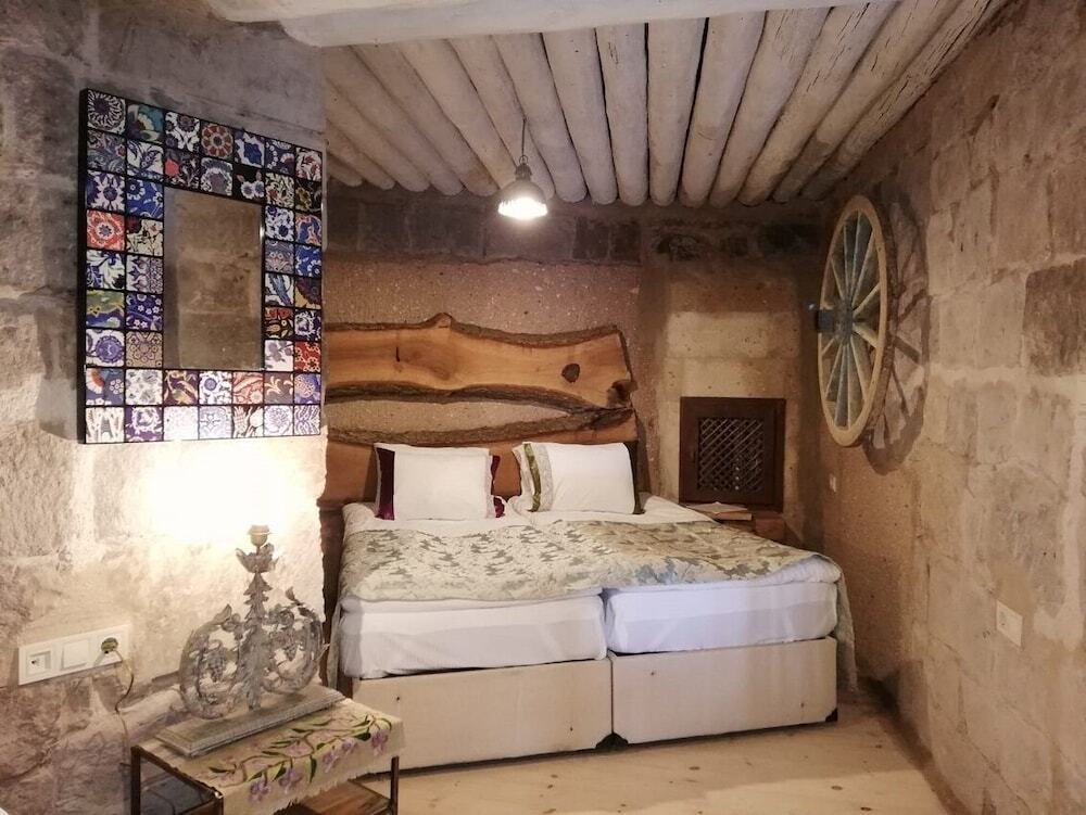 Учисар: Pigeon Hotel