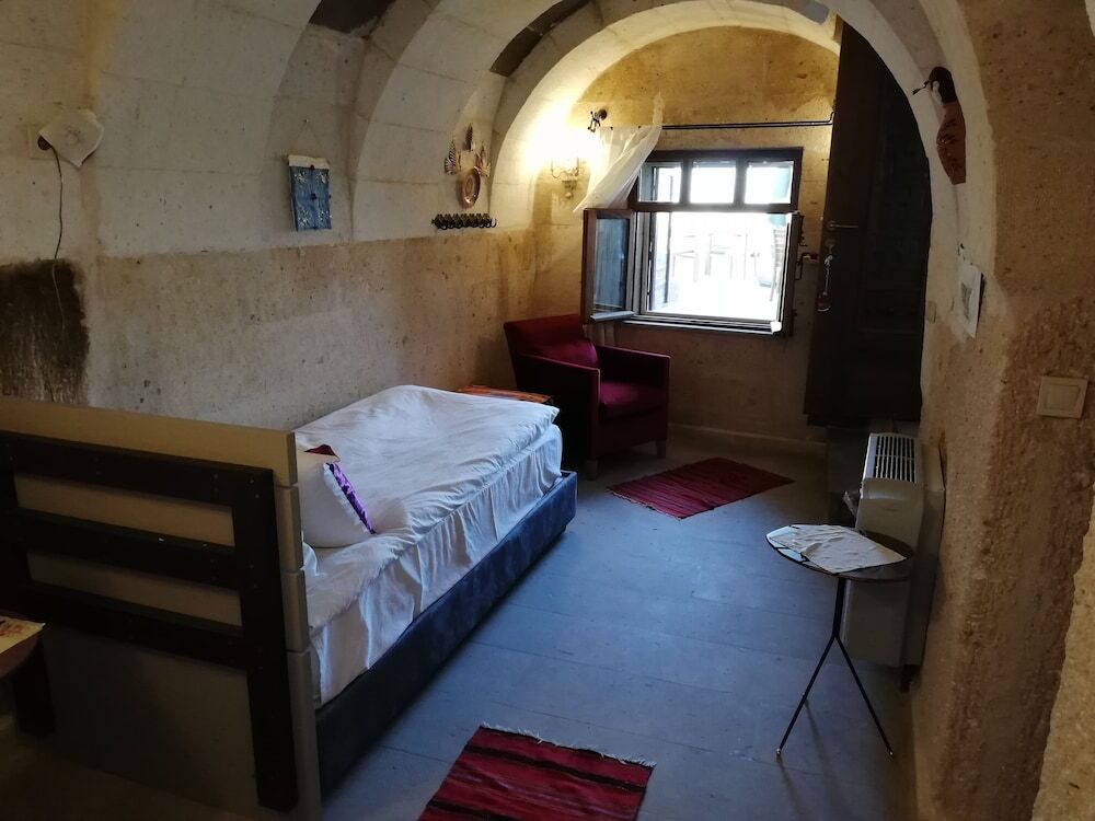 Учисар: Pigeon Hotel