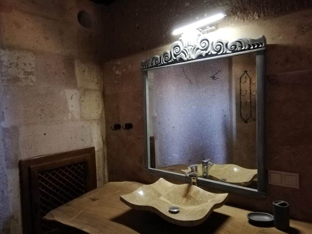 Учисар: Pigeon Hotel