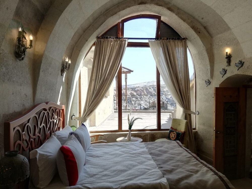 Учисар: Pigeon Hotel
