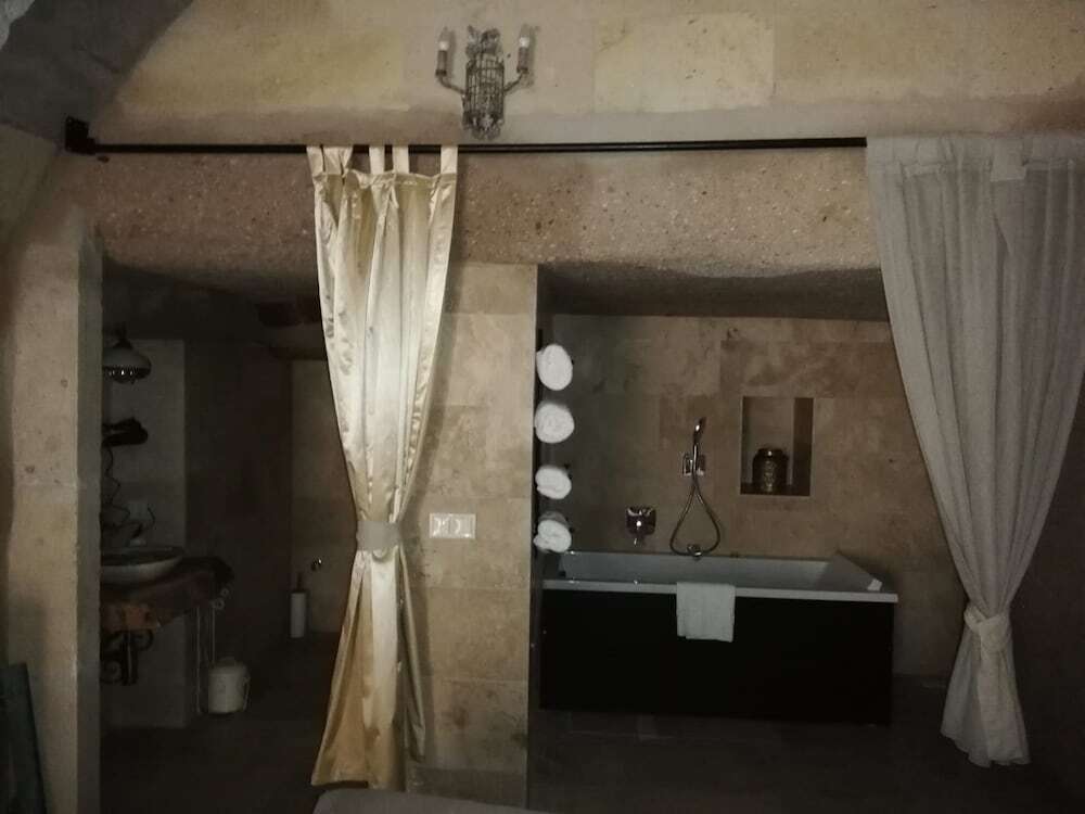 Учисар: Pigeon Hotel