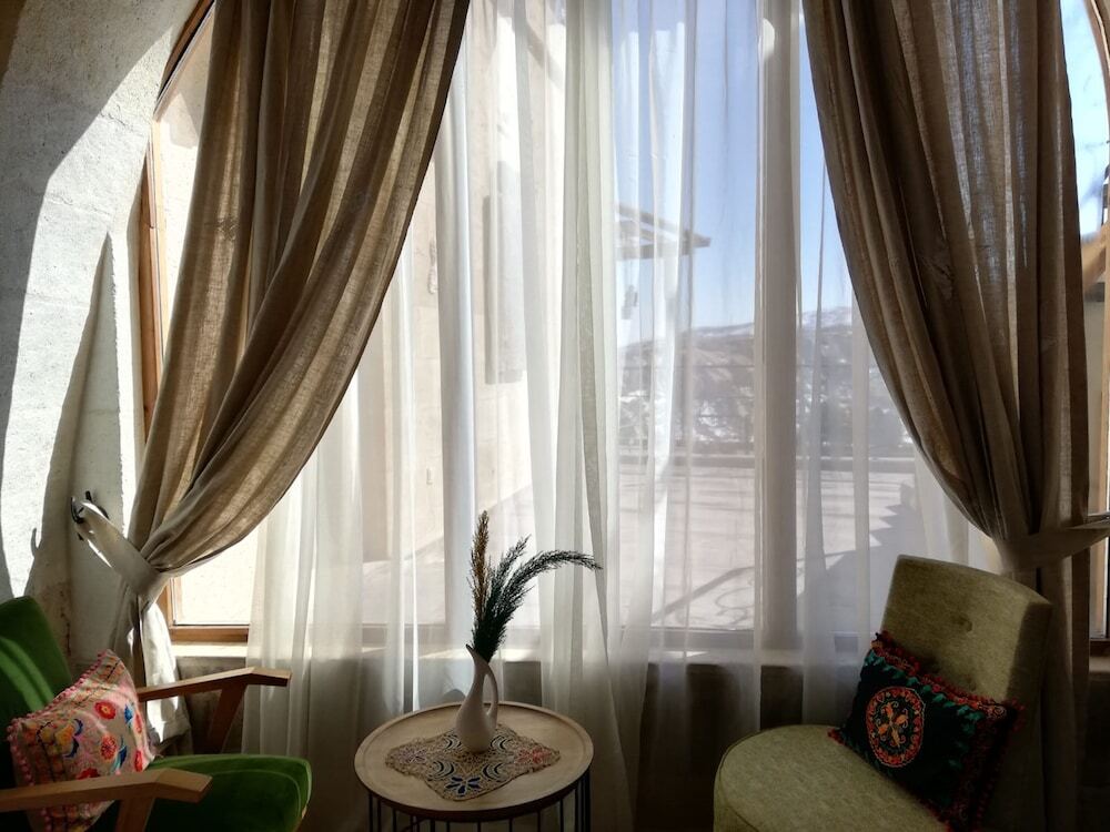 Учисар: Pigeon Hotel