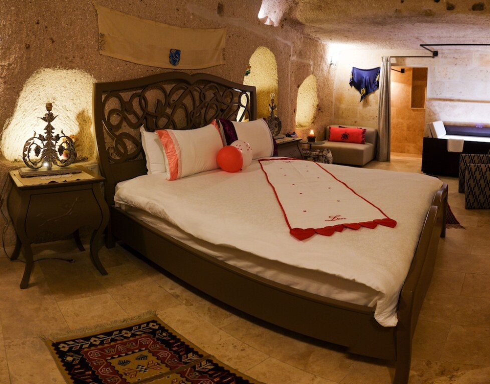 Учисар: Pigeon Hotel