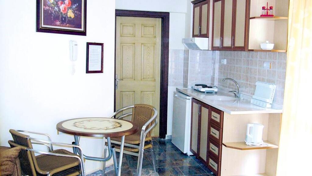 Мармарис: Celi̇k Apart Hotel