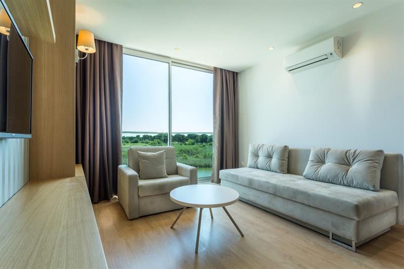 Аксу: Aska River Suites