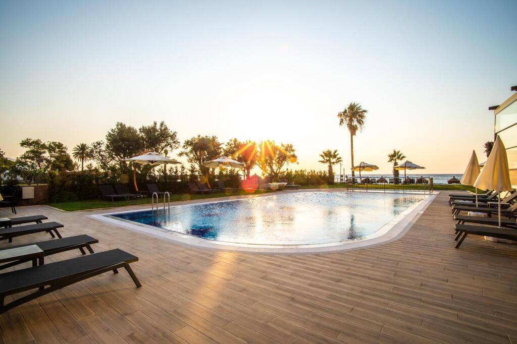 Гюзельчамлы: Maia Luxury Beach Hotel & Spa