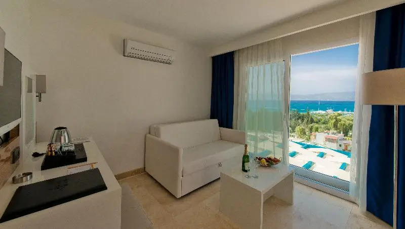 Тургутрейс: Club Mavi Hotel&Suites