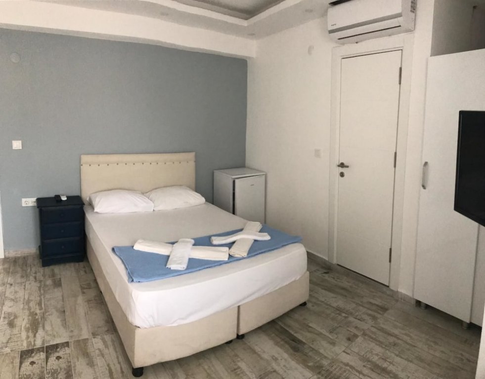 Бозджаада: Tenes Otel