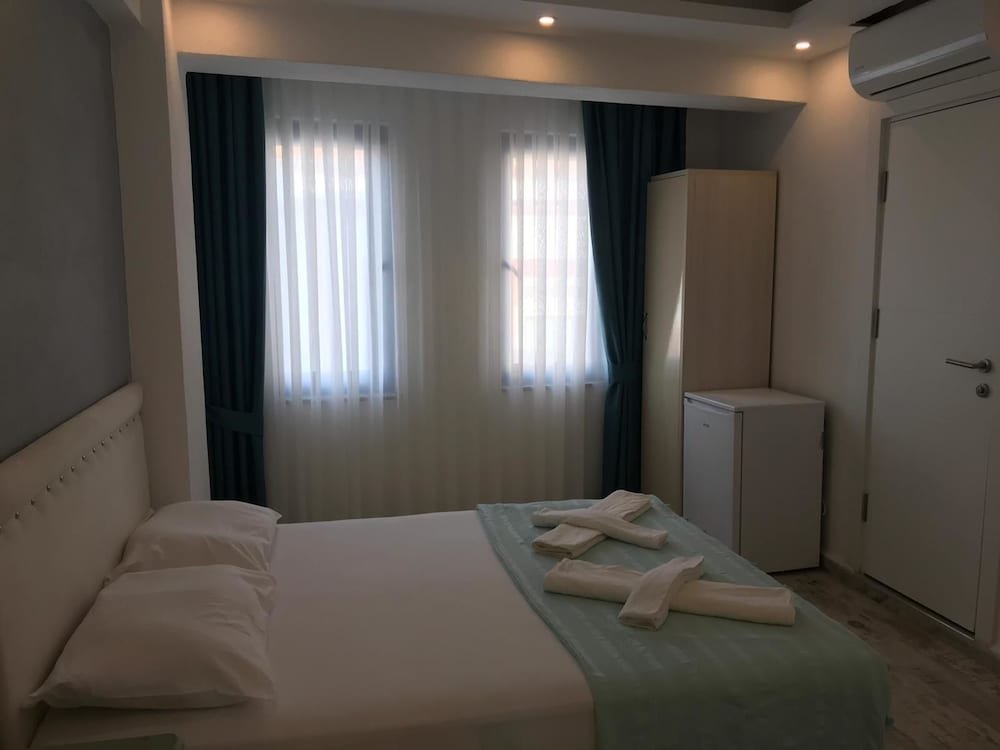Бозджаада: Tenes Otel