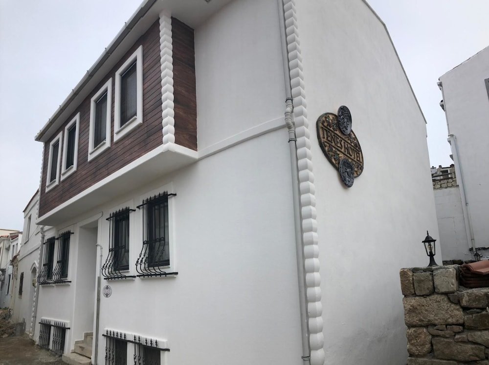 Бозджаада: Tenes Otel