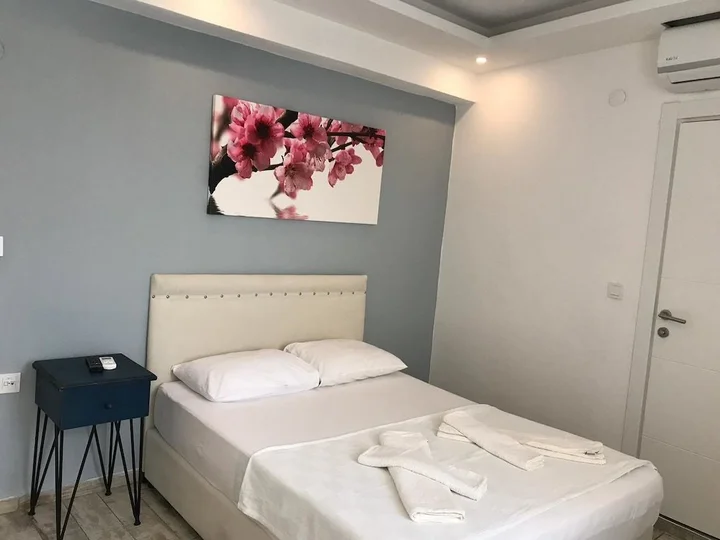 Бозджаада: Tenes Otel