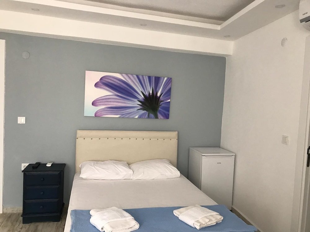 Бозджаада: Tenes Otel