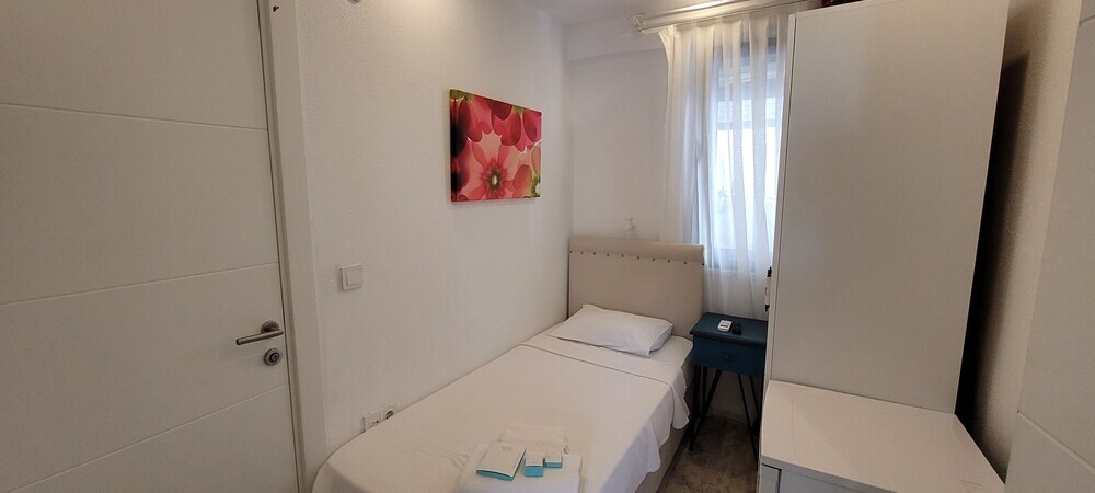 Бозджаада: Tenes Otel