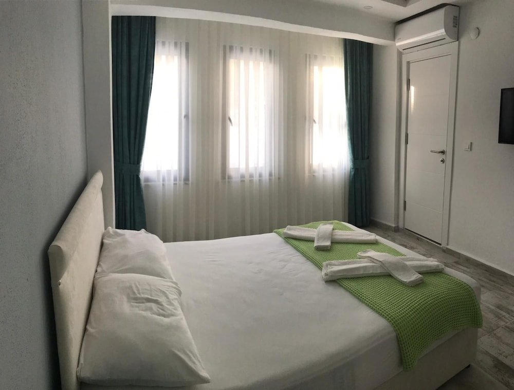 Бозджаада: Tenes Otel
