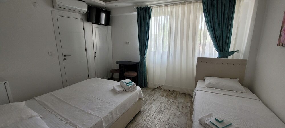 Бозджаада: Tenes Otel