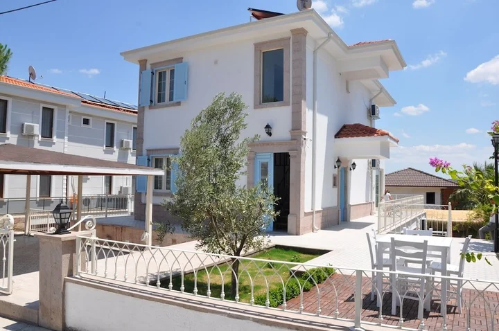 Айвалык: masmavi otel