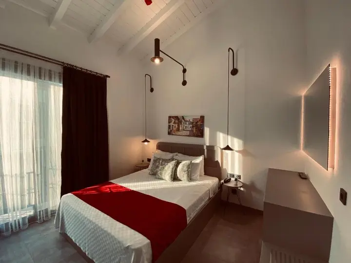 Чешме: Yerli Otel Alacati