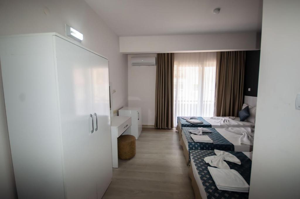 Moonbow Beach Hotel — фото 2