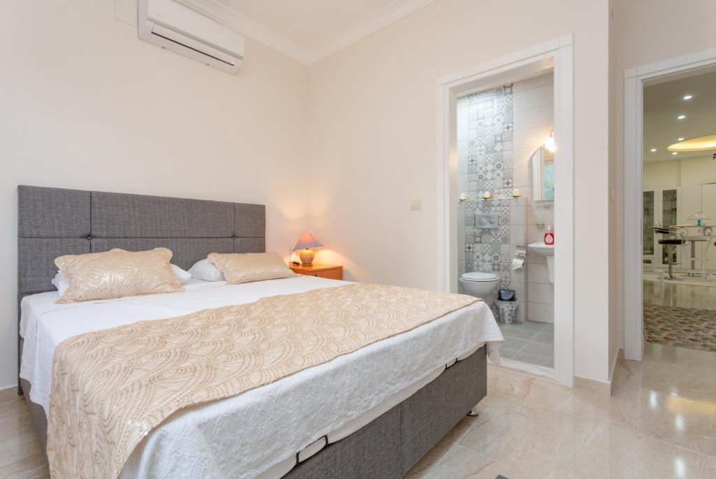 Дальян: Villa Mina Large Private Pool A C Wifi Car Not Required Eco-friendly - 2834
