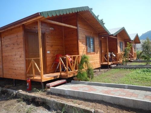 Чиралы: Kocakaya Pansiyon & Bungalow