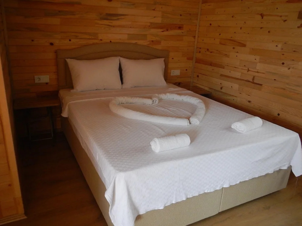 Чиралы: Kocakaya Pansiyon & Bungalow