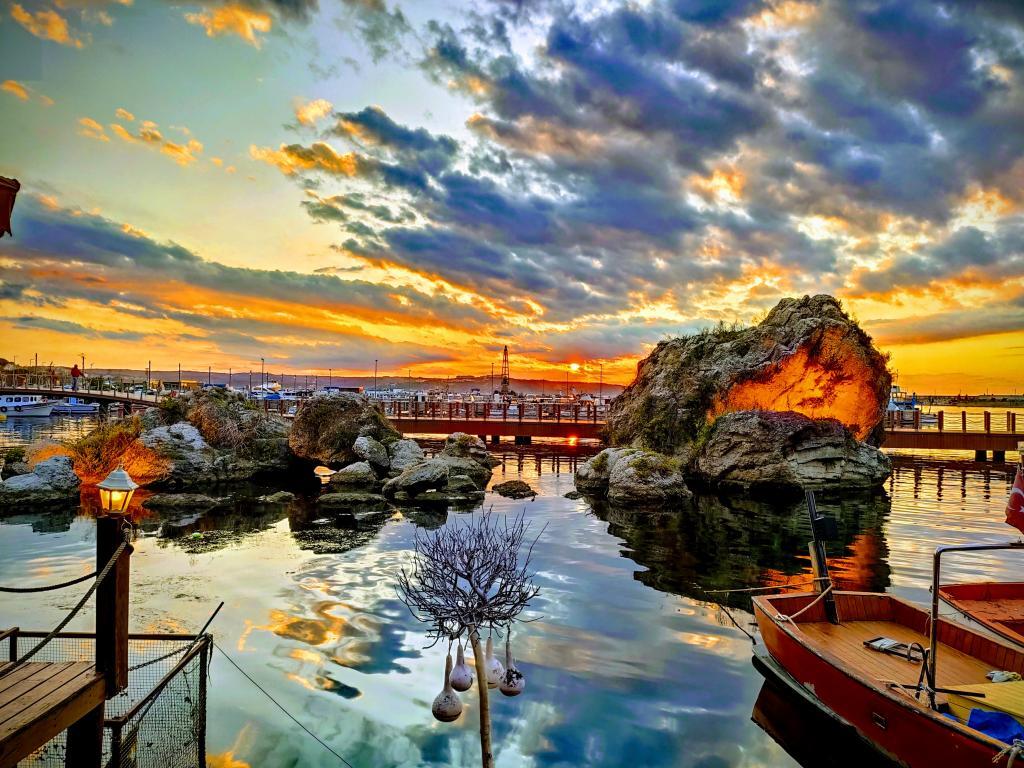 Сайл: Lotus Restaurant & Home