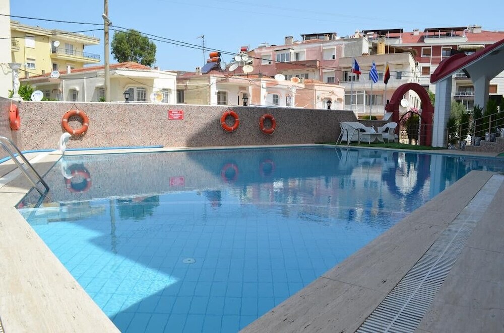 Айвалык: Lavinia Otel